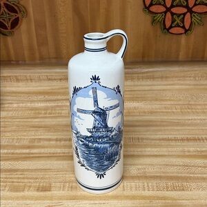 Blue Delft’s Porcelain Vase